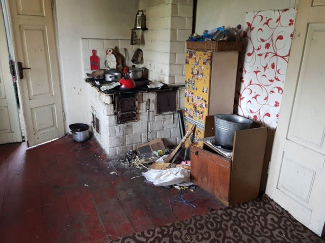 Антисанітарія та купа мотлоху: на Ківерцівщині перевірили умови проживання дітей у кризових сім'ях. ФОТО