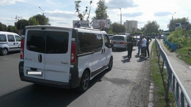 Аварія в Луцьку: на кільці не розминулися мікроавтобуси