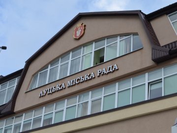 Луцький ЦНАП найбільше «заробляє» на закордонних паспортах