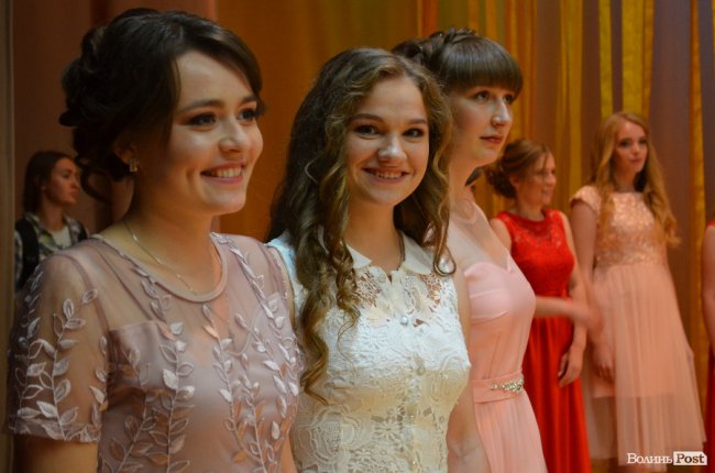 «Ви наша надія»: у луцькому педколеджі – випускний. ФОТО