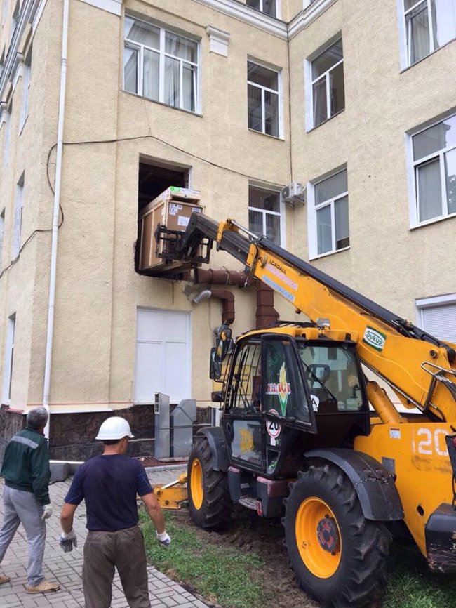 Волинській обласній лікарні передали дороговартісний ангіограф