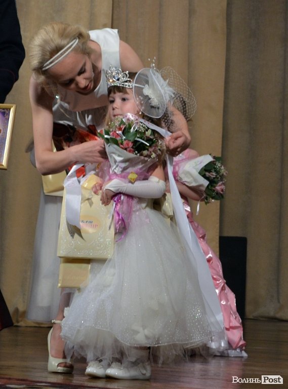 У Луцьку вибирали маленьких принца і принцесу. ФОТО