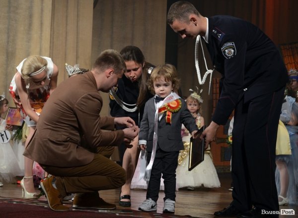 У Луцьку вибирали маленьких принца і принцесу. ФОТО
