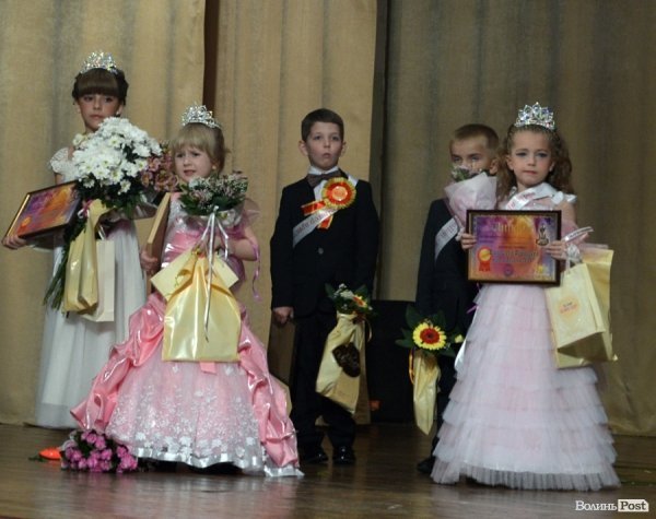 У Луцьку вибирали маленьких принца і принцесу. ФОТО