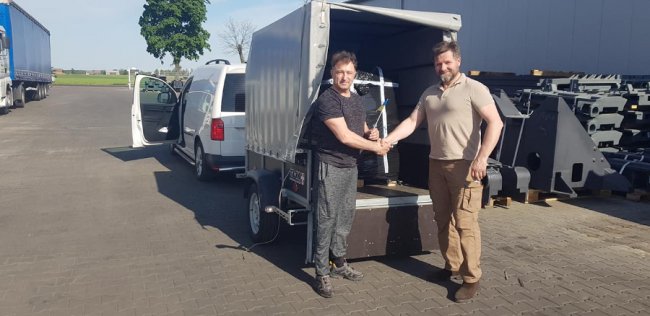 Поляки передали на Волинь понад тонну корму для собак-переселенців. ФОТО