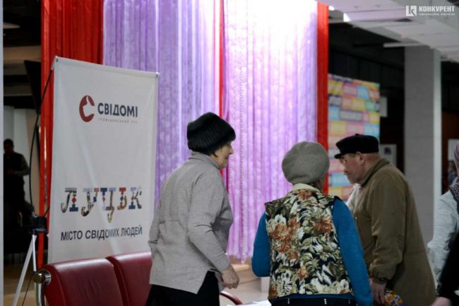 У «Промені» пенсіонери безкоштовно переглянули сімейний фільм 