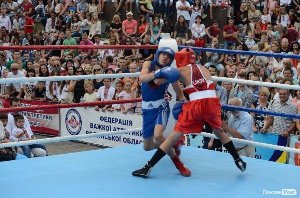 Кров'ю і потом: як у Луцьку билися за перемогу в боксі. ФОТОРЕПОРТАЖ