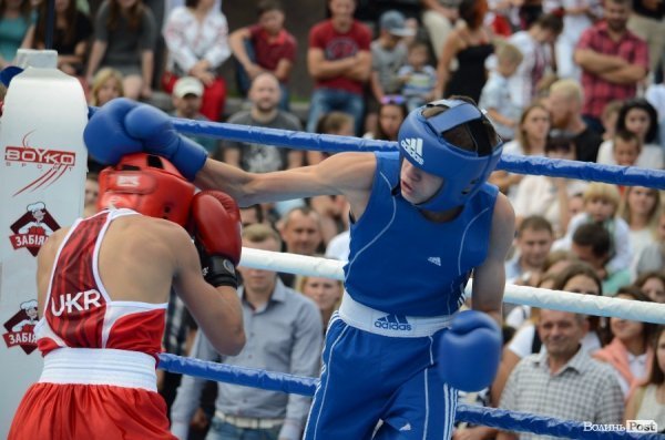 Кров'ю і потом: як у Луцьку билися за перемогу в боксі. ФОТОРЕПОРТАЖ