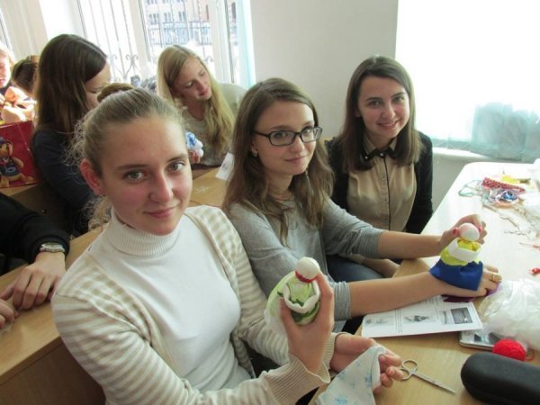 Луцькі студенти підготували подарунки бійцям. ФОТО