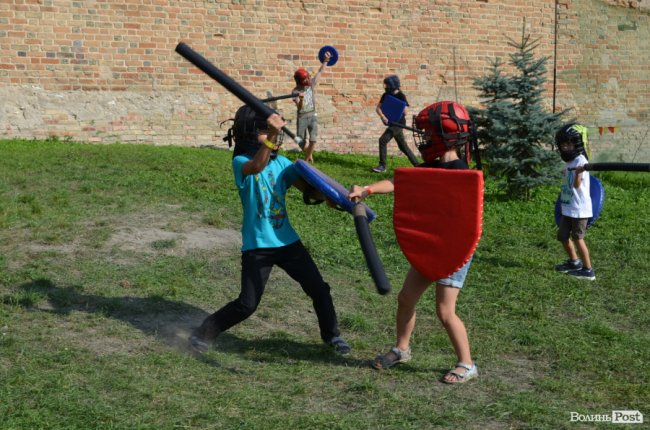 Дзвін мечів та запеклі бої: як у замку Любарта змагаються лицарі. ФОТО