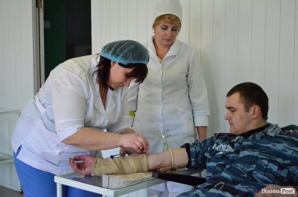 «Спецназ» здавав у Луцьку кров. ФОТО