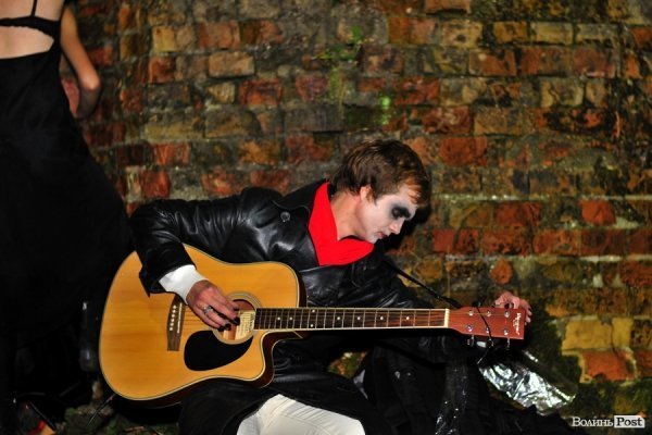 «Стильний Хеллоуїн»: фотопленер у закинутому форті