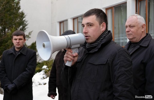 У Луцьку пікетували головного лісника Волині. ФОТО