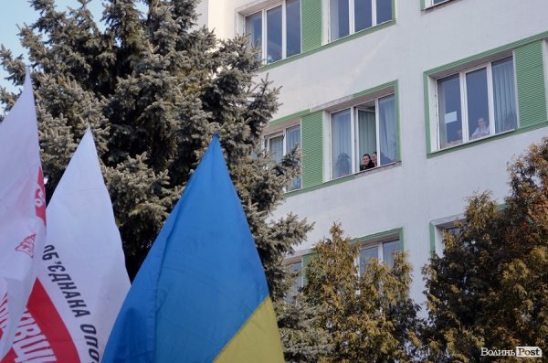 У Луцьку пікетували головного лісника Волині. ФОТО