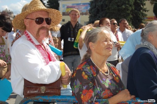 Акція «Українська вишиванка» у Луцьку. ФОТО