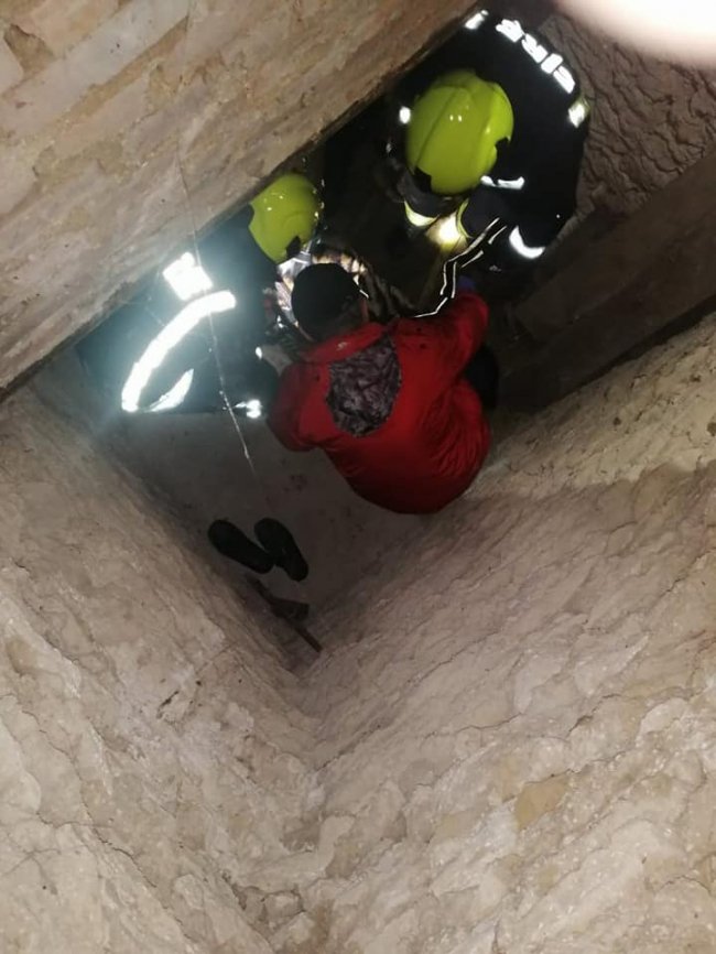 На Рівненщині чоловік упав у погріб глибиною три метри, довелось викликати медиків та рятувальників. ФОТО