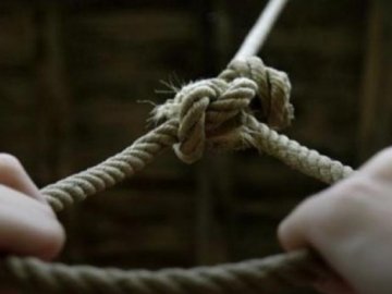 У Житомирі знайшли повішеним солдата-строковика