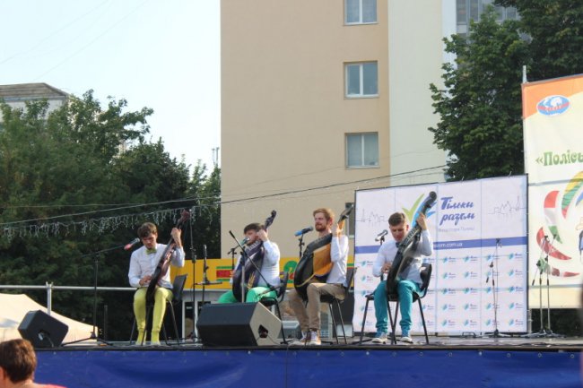 Сучасно та віртуозно: у Луцьку «Шпилясті кобзарі» вразили грою на бандурі. ФОТО