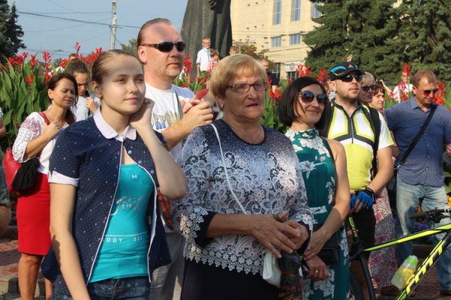 Сучасно та віртуозно: у Луцьку «Шпилясті кобзарі» вразили грою на бандурі. ФОТО