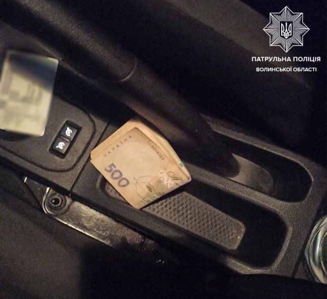 На Волині водій фури пропонував патрульним 200 гривень хабара