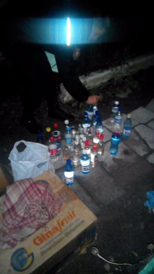 Переодягнулися й ввійшли в довіру: як луцькі муніципали купували заборонену горілку