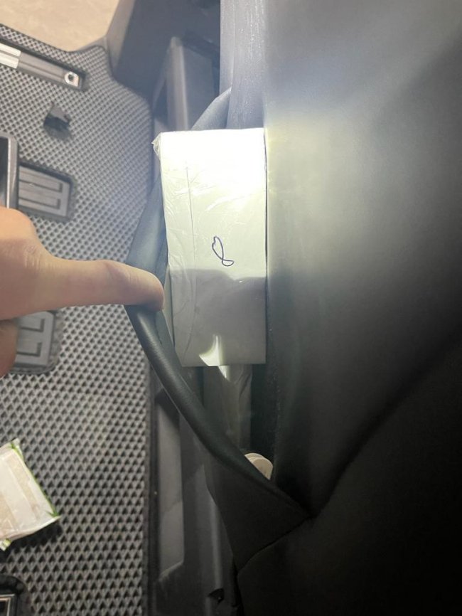 Через Волинь чоловік намагався вивезти за кордон 320 тисяч доларів. ФОТО