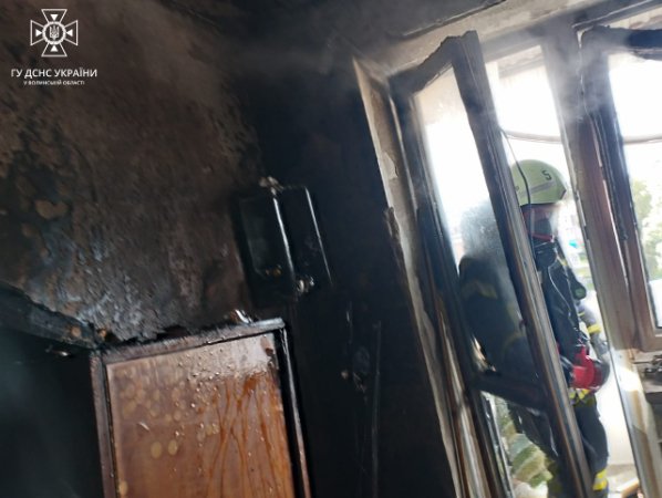 На Волині у п’ятиповерхівці сталася пожежа,  евакуювали 15 мешканців. ФОТО