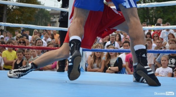 У Луцьку думали, билися і мірялися. ФОТО