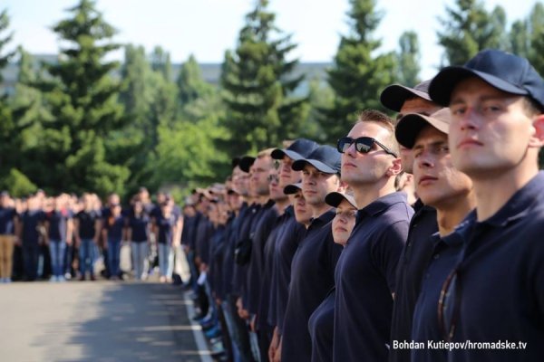 Як нова патрульна поліція, яку очолить волинянин, готується до випускного. ФОТО
