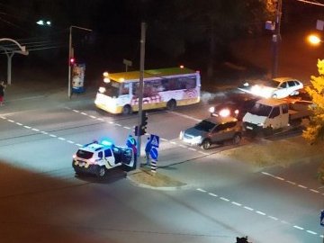 У Луцьку Ford на світлофорі наздогнав Nissan. ФОТО