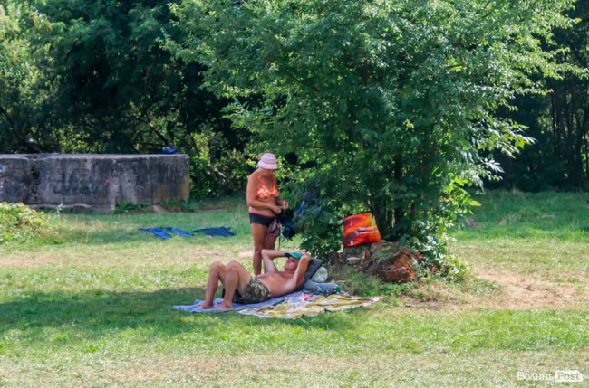 Стир, фонтани і вуличні душі: як у Луцьку рятуються від спеки. ФОТО