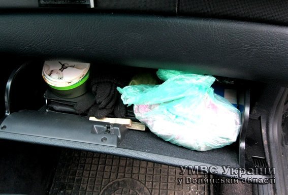 Затримали волинянина, який ховав наркотики в бардачку авто. ФОТО