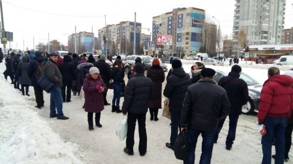 На зупинках Львова - «кілометрові» черги 