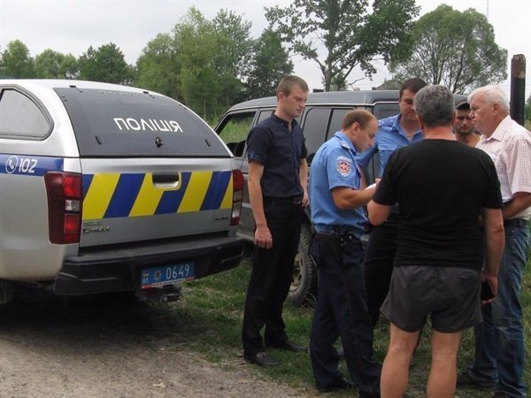 Біля Ковельського кладовища риють землю для гаражів. ФОТО