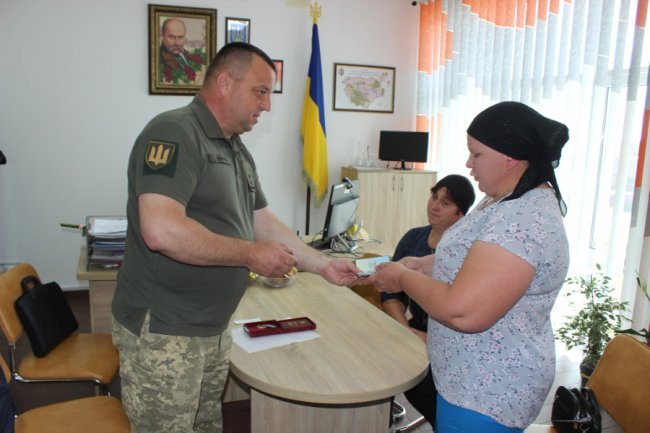 На Волині вручили посмертні нагороди рідним загиблих на війні Героїв Богдана Лебедя та Юрія Лукашука