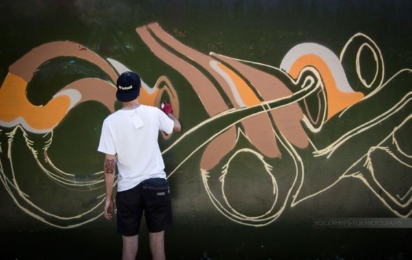 Як графітчики розмалювали 72-метрову стіну в Луцьку. ФОТО