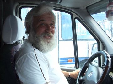 «Не можу з них брати гроші»: водій маршрутки з Волині безкоштовно возить військових. ВІДЕО