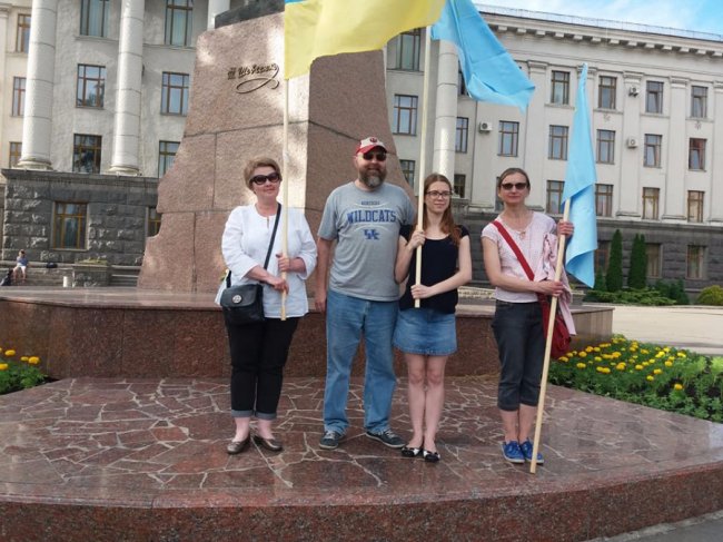 Кримські татари у Луцьку відзначили день прапора автопробігом