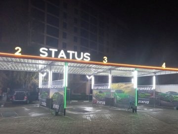 Підприємців Луцька просять вимикати підсвітку вивісок. ФОТО