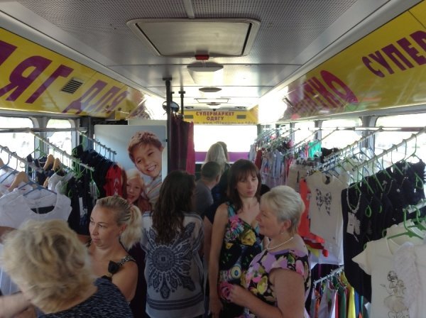 У Львові з автобуса зробили магазин. ФОТО. ДОПОВНЕНО