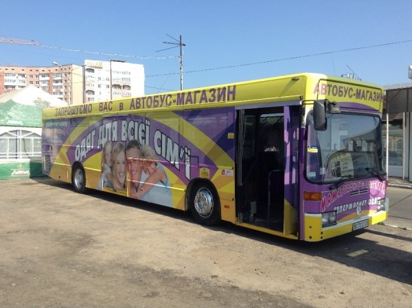 У Львові з автобуса зробили магазин. ФОТО. ДОПОВНЕНО