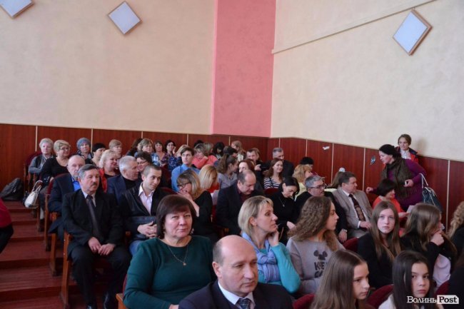 Тонни макулатури і батарейок: у Луцьку підбили підсумки екологічної акції 