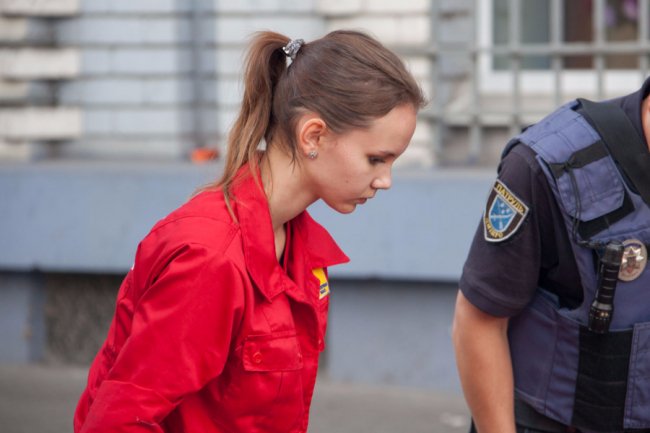 У Дніпрі дівчина випала з маршрутки