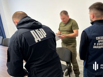 Судитимуть керівників обласного та районного ТЦК Рівненщини, які знущались з підлеглих та збували психотропи