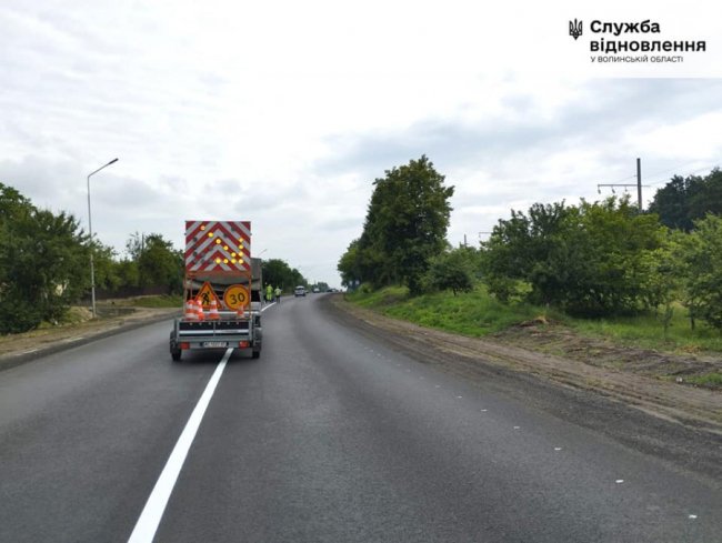 На трасі Луцьк – Ківерці завершують ремонт, нині наносять розмітку. ФОТО