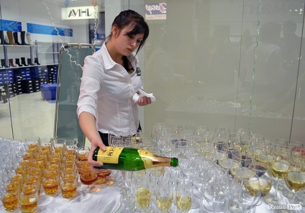 У центрі Луцька відкрили торговий центр «Буратіно». ФОТО