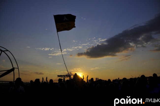 Красивий захід сонця на «Бандерштаті». ФОТО