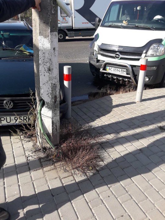 У місті на Волині зіткнулися два автомобілі: є постраждалі. ФОТО