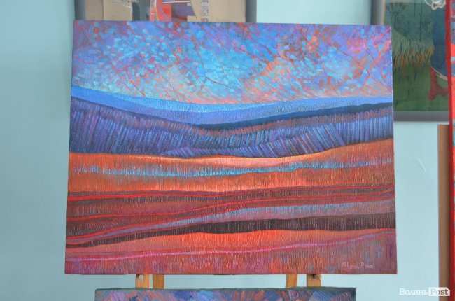 «Надихає саме життя»: у Луцьку відкрили яскраву виставку картин. ФОТО