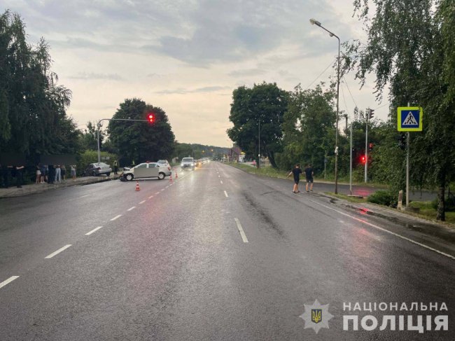 Поблизу Луцька внаслідок зіткнення автомобілів травмувалося двоє водіїв